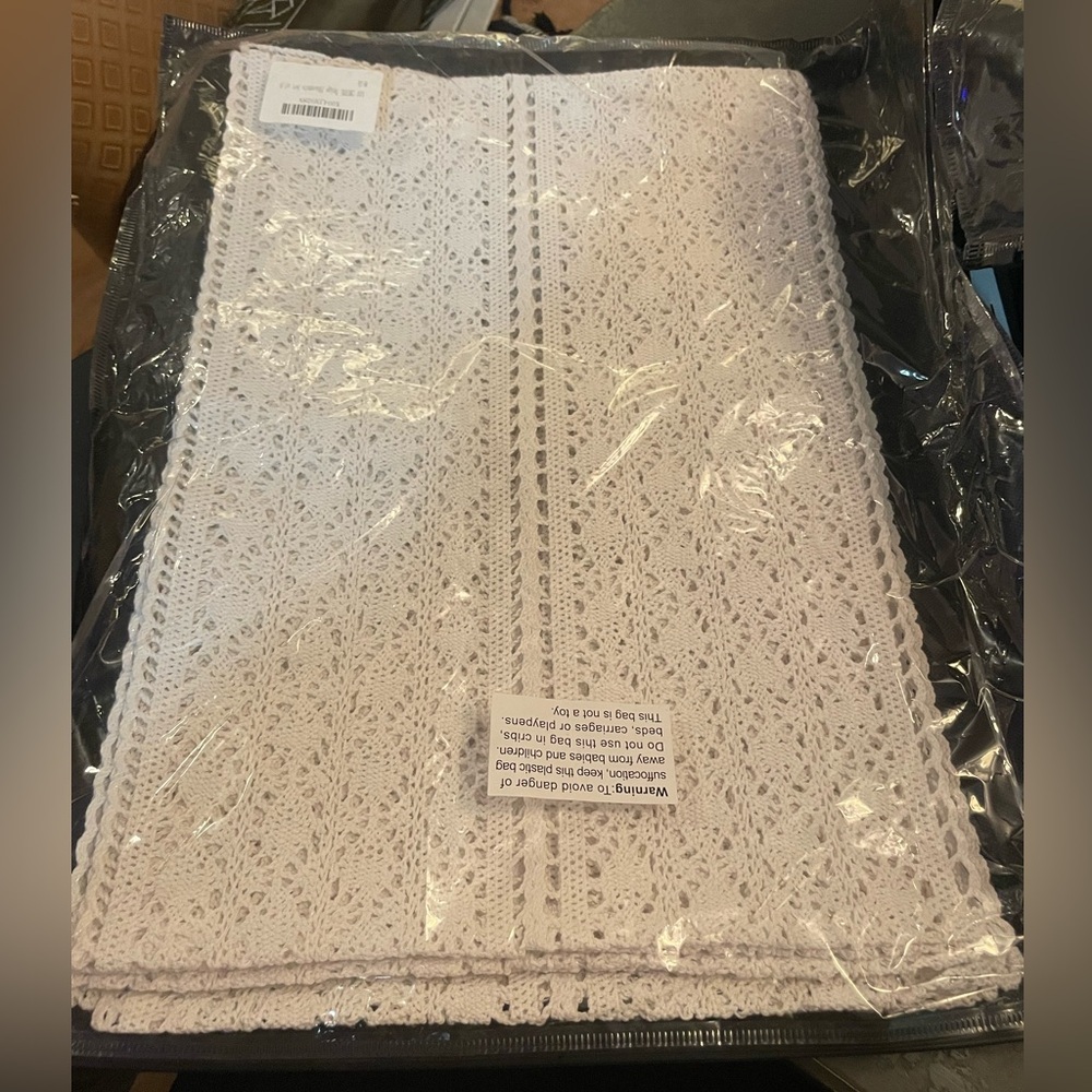 Elegant White Lace placemat Set 4pcs